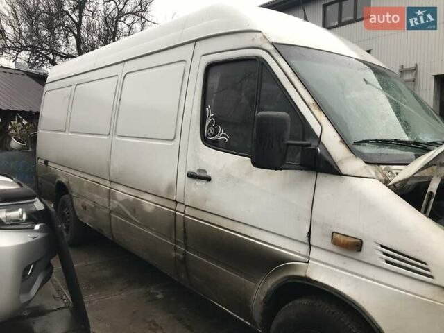 Белый Мерседес Sprinter, объемом двигателя 2.2 л и пробегом 315 тыс. км за 4570 $, фото 11 на Automoto.ua