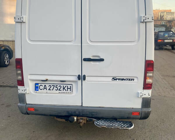 Белый Мерседес Sprinter, объемом двигателя 2.15 л и пробегом 411 тыс. км за 8500 $, фото 2 на Automoto.ua