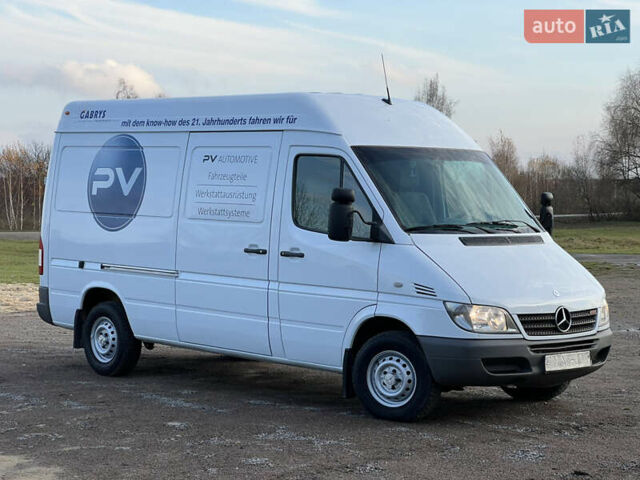Белый Мерседес Sprinter, объемом двигателя 2.2 л и пробегом 311 тыс. км за 10300 $, фото 1 на Automoto.ua