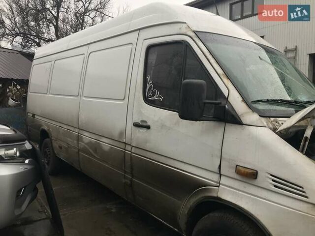 Белый Мерседес Sprinter, объемом двигателя 2.2 л и пробегом 315 тыс. км за 4570 $, фото 9 на Automoto.ua