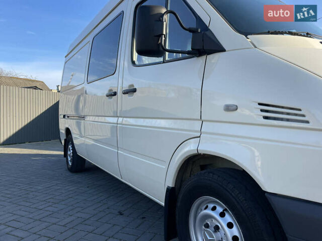 Белый Мерседес Sprinter, объемом двигателя 2.7 л и пробегом 545 тыс. км за 11400 $, фото 9 на Automoto.ua
