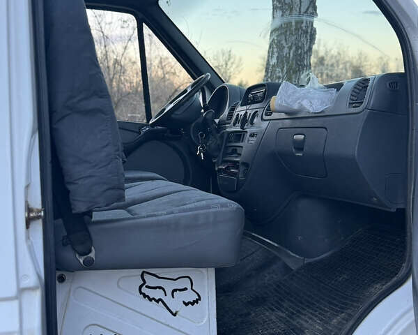 Белый Мерседес Sprinter, объемом двигателя 2.15 л и пробегом 499 тыс. км за 6500 $, фото 6 на Automoto.ua