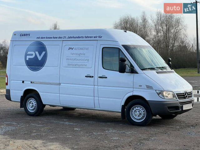 Белый Мерседес Sprinter, объемом двигателя 2.2 л и пробегом 311 тыс. км за 10300 $, фото 2 на Automoto.ua