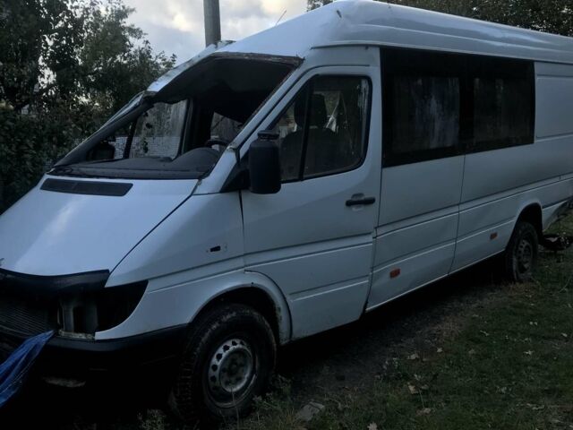 Белый Мерседес Sprinter, объемом двигателя 0 л и пробегом 350 тыс. км за 4000 $, фото 2 на Automoto.ua