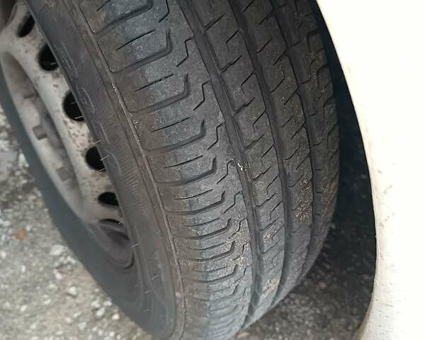 Белый Мерседес Sprinter, объемом двигателя 2.15 л и пробегом 577 тыс. км за 9000 $, фото 8 на Automoto.ua