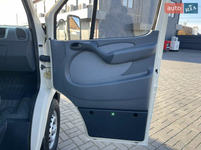 Белый Мерседес Sprinter, объемом двигателя 2.7 л и пробегом 545 тыс. км за 11400 $, фото 16 на Automoto.ua