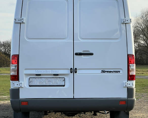 Белый Мерседес Sprinter, объемом двигателя 2.2 л и пробегом 311 тыс. км за 10300 $, фото 12 на Automoto.ua