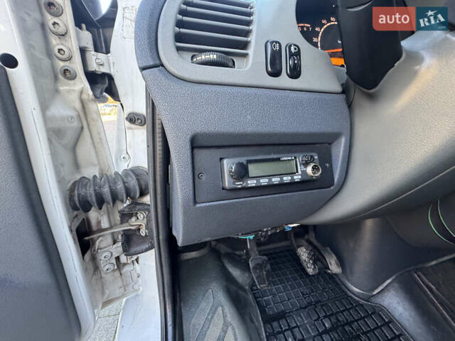 Белый Мерседес Sprinter, объемом двигателя 2.15 л и пробегом 530 тыс. км за 9400 $, фото 20 на Automoto.ua