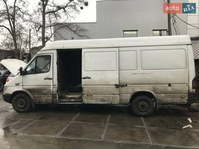 Белый Мерседес Sprinter, объемом двигателя 2.2 л и пробегом 315 тыс. км за 4570 $, фото 7 на Automoto.ua