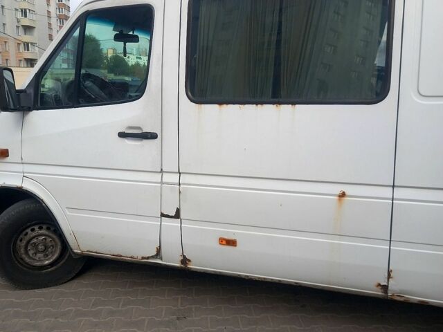 Белый Мерседес Sprinter, объемом двигателя 2.15 л и пробегом 827 тыс. км за 5800 $, фото 2 на Automoto.ua