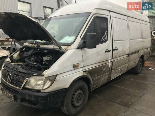 Белый Мерседес Sprinter, объемом двигателя 2.2 л и пробегом 315 тыс. км за 4570 $, фото 1 на Automoto.ua