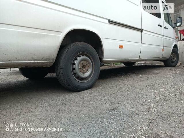 Белый Мерседес Sprinter, объемом двигателя 2.15 л и пробегом 577 тыс. км за 9000 $, фото 5 на Automoto.ua