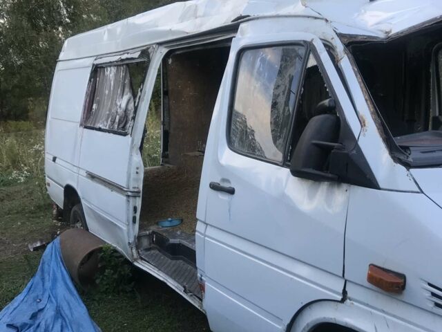 Белый Мерседес Sprinter, объемом двигателя 0 л и пробегом 350 тыс. км за 4000 $, фото 3 на Automoto.ua