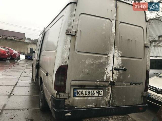 Белый Мерседес Sprinter, объемом двигателя 2.2 л и пробегом 315 тыс. км за 4570 $, фото 3 на Automoto.ua