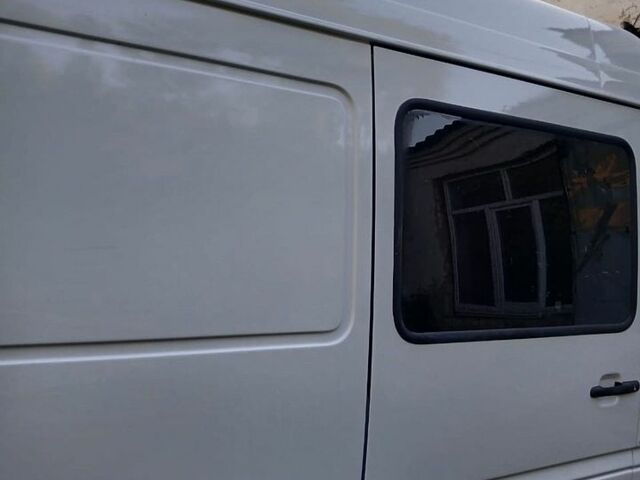 Белый Мерседес Sprinter, объемом двигателя 2.7 л и пробегом 410 тыс. км за 9300 $, фото 8 на Automoto.ua