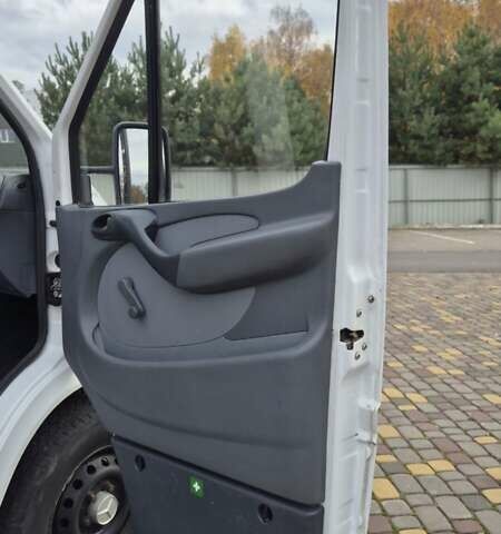 Белый Мерседес Sprinter, объемом двигателя 2.2 л и пробегом 264 тыс. км за 9900 $, фото 22 на Automoto.ua