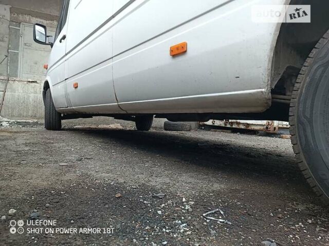 Белый Мерседес Sprinter, объемом двигателя 2.15 л и пробегом 577 тыс. км за 9000 $, фото 4 на Automoto.ua