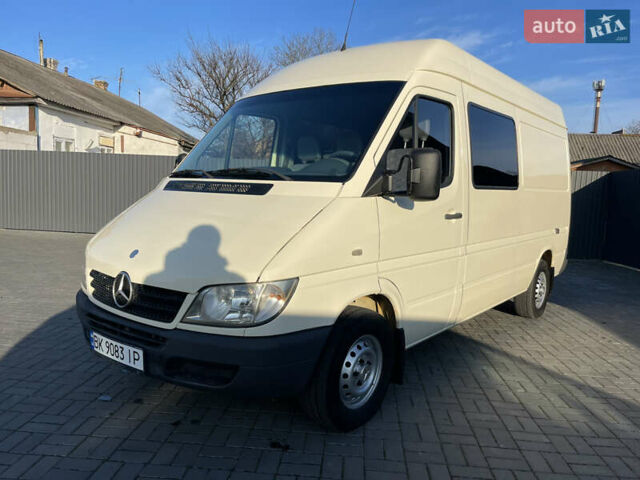 Белый Мерседес Sprinter, объемом двигателя 2.7 л и пробегом 545 тыс. км за 11400 $, фото 1 на Automoto.ua