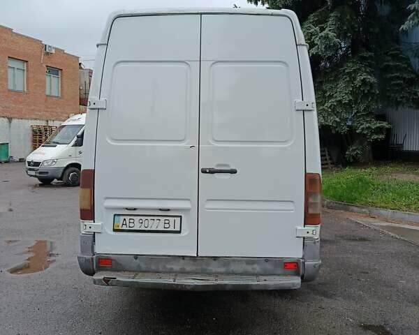 Белый Мерседес Sprinter, объемом двигателя 2.2 л и пробегом 770 тыс. км за 10500 $, фото 9 на Automoto.ua