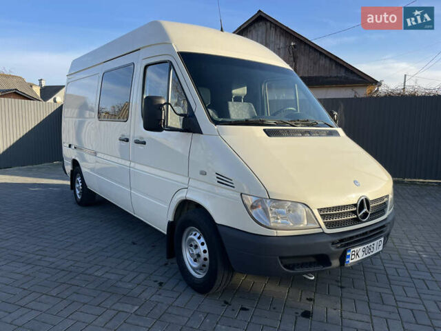 Белый Мерседес Sprinter, объемом двигателя 2.7 л и пробегом 545 тыс. км за 11400 $, фото 7 на Automoto.ua