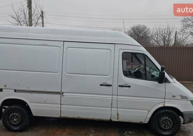 Белый Мерседес Sprinter, объемом двигателя 2.15 л и пробегом 511 тыс. км за 6000 $, фото 3 на Automoto.ua