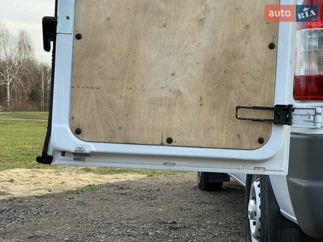Белый Мерседес Sprinter, объемом двигателя 2.2 л и пробегом 311 тыс. км за 10300 $, фото 19 на Automoto.ua
