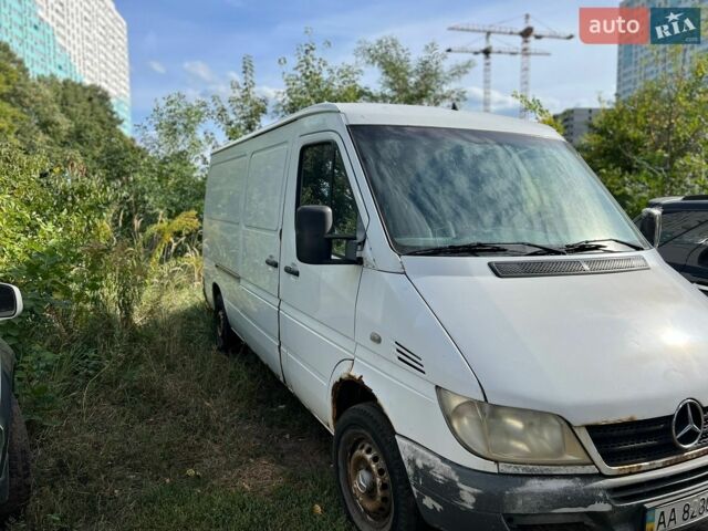 Белый Мерседес Sprinter, объемом двигателя 2.1 л и пробегом 428 тыс. км за 6900 $, фото 3 на Automoto.ua