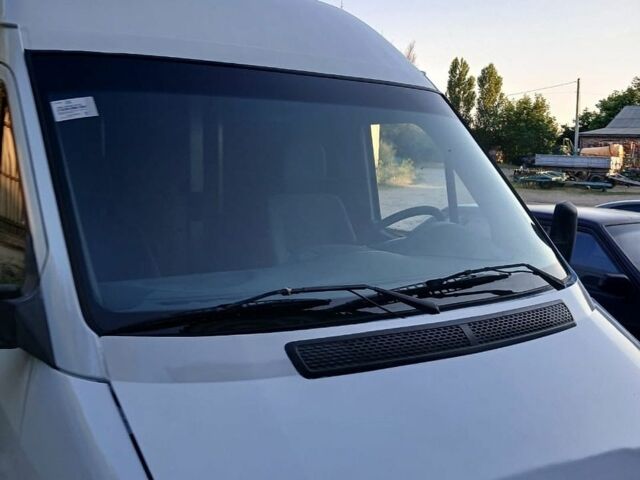 Белый Мерседес Sprinter, объемом двигателя 2.7 л и пробегом 410 тыс. км за 9000 $, фото 3 на Automoto.ua