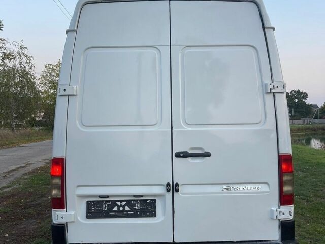 Белый Мерседес Sprinter, объемом двигателя 2.15 л и пробегом 547 тыс. км за 9500 $, фото 3 на Automoto.ua