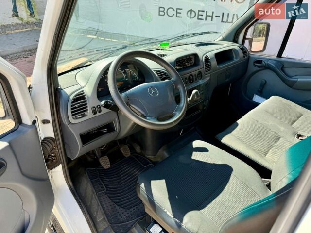 Белый Мерседес Sprinter, объемом двигателя 2.15 л и пробегом 280 тыс. км за 7200 $, фото 7 на Automoto.ua