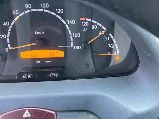 Белый Мерседес Sprinter, объемом двигателя 2.2 л и пробегом 238 тыс. км за 14700 $, фото 9 на Automoto.ua