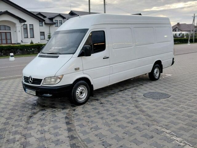 Белый Мерседес Sprinter, объемом двигателя 2.15 л и пробегом 500 тыс. км за 5999 $, фото 1 на Automoto.ua