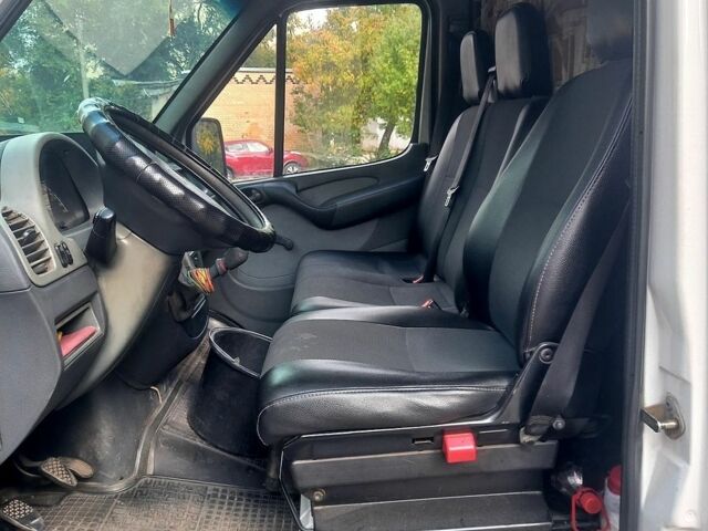 Белый Мерседес Sprinter, объемом двигателя 2.15 л и пробегом 827 тыс. км за 5800 $, фото 1 на Automoto.ua