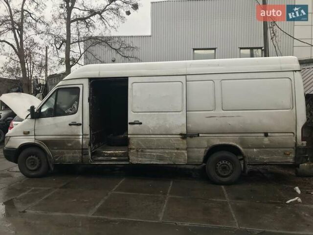 Белый Мерседес Sprinter, объемом двигателя 2.2 л и пробегом 315 тыс. км за 4570 $, фото 8 на Automoto.ua
