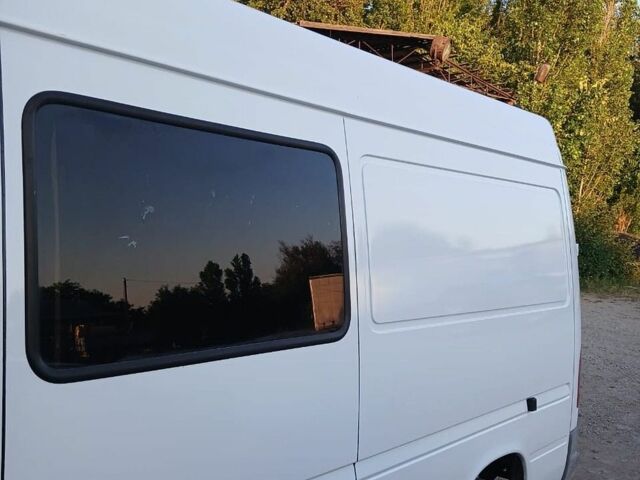 Белый Мерседес Sprinter, объемом двигателя 2.7 л и пробегом 410 тыс. км за 9000 $, фото 6 на Automoto.ua