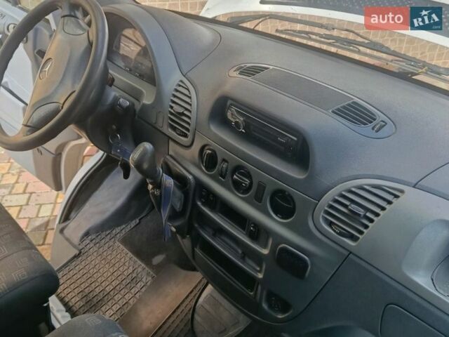 Белый Мерседес Sprinter, объемом двигателя 2.69 л и пробегом 470 тыс. км за 12000 $, фото 4 на Automoto.ua