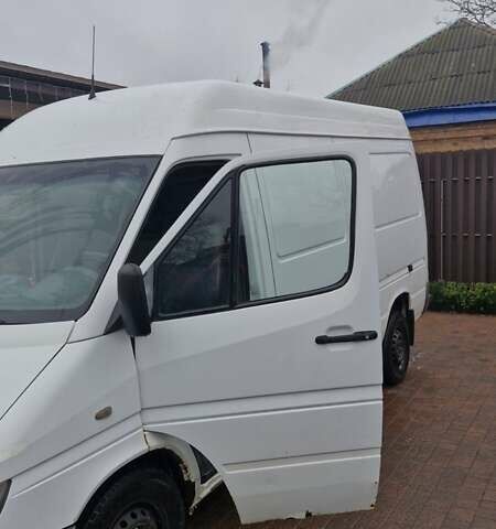 Белый Мерседес Sprinter, объемом двигателя 2.15 л и пробегом 511 тыс. км за 6000 $, фото 1 на Automoto.ua