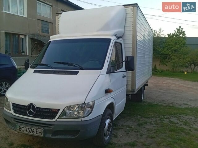 Белый Мерседес Sprinter, объемом двигателя 2.1 л и пробегом 730 тыс. км за 9000 $, фото 2 на Automoto.ua