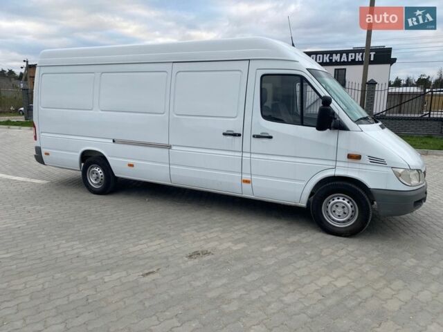 Белый Мерседес Sprinter, объемом двигателя 2.2 л и пробегом 238 тыс. км за 15200 $, фото 3 на Automoto.ua