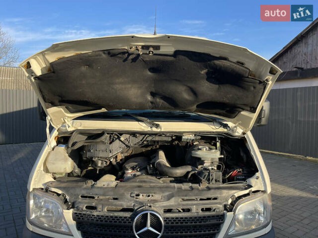 Белый Мерседес Sprinter, объемом двигателя 2.7 л и пробегом 545 тыс. км за 11400 $, фото 23 на Automoto.ua
