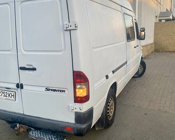 Белый Мерседес Sprinter, объемом двигателя 2.15 л и пробегом 411 тыс. км за 8500 $, фото 6 на Automoto.ua