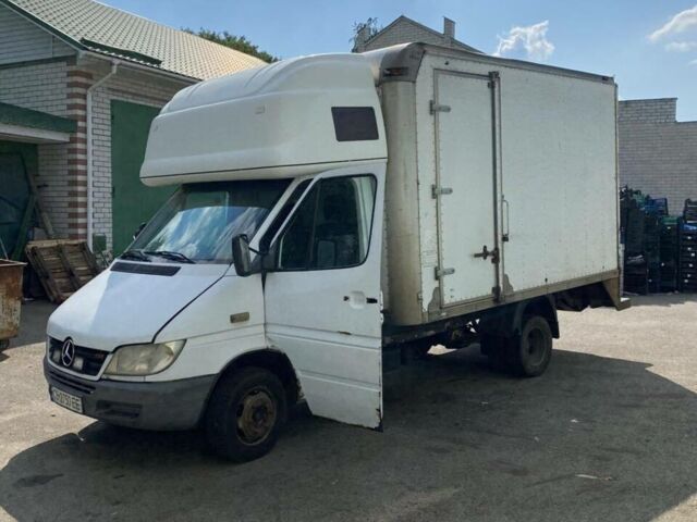Белый Мерседес Sprinter, объемом двигателя 2.7 л и пробегом 400 тыс. км за 6800 $, фото 3 на Automoto.ua