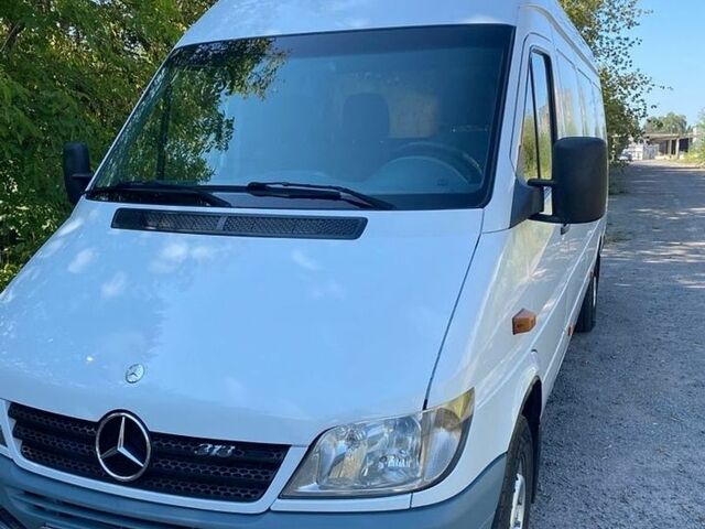 Белый Мерседес Sprinter, объемом двигателя 2.15 л и пробегом 200 тыс. км за 14300 $, фото 1 на Automoto.ua
