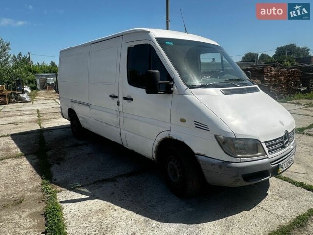Белый Мерседес Sprinter, объемом двигателя 2.15 л и пробегом 450 тыс. км за 4100 $, фото 2 на Automoto.ua