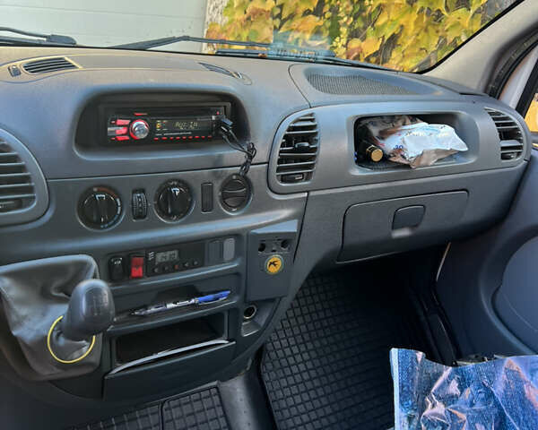Белый Мерседес Sprinter, объемом двигателя 2.15 л и пробегом 647 тыс. км за 9000 $, фото 9 на Automoto.ua