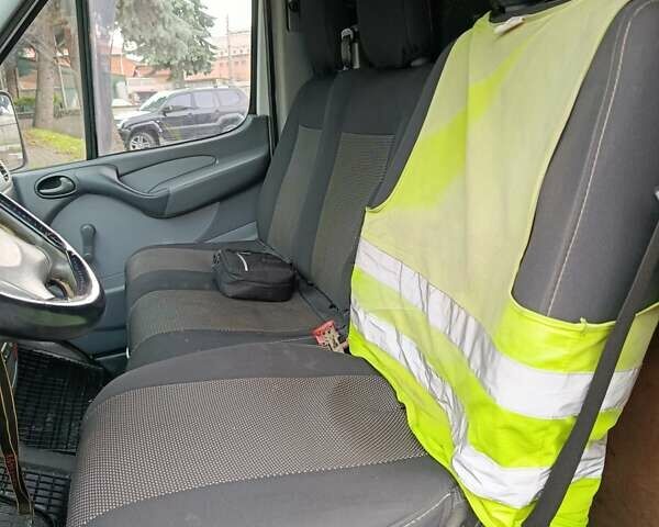 Белый Мерседес Sprinter, объемом двигателя 2.2 л и пробегом 770 тыс. км за 10500 $, фото 12 на Automoto.ua