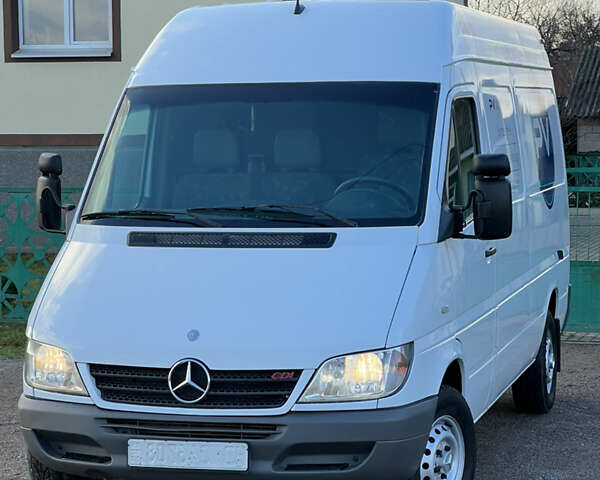 Белый Мерседес Sprinter, объемом двигателя 2.2 л и пробегом 311 тыс. км за 10300 $, фото 5 на Automoto.ua