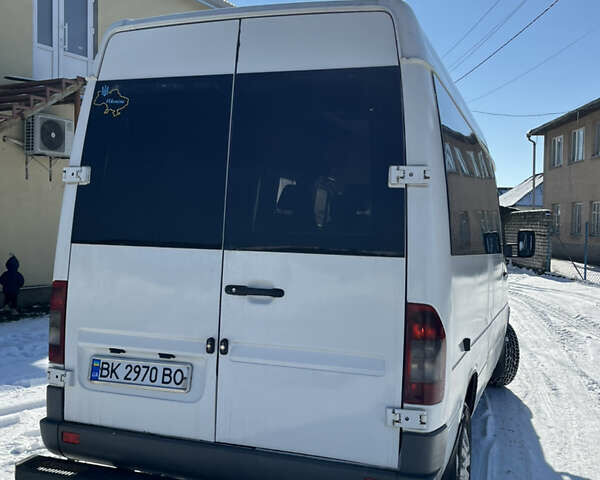 Белый Мерседес Sprinter, объемом двигателя 2.69 л и пробегом 313 тыс. км за 8500 $, фото 5 на Automoto.ua