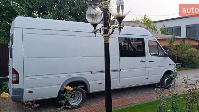 Белый Мерседес Sprinter, объемом двигателя 2.2 л и пробегом 400 тыс. км за 12500 $, фото 2 на Automoto.ua