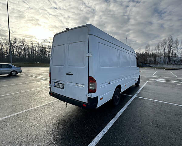 Белый Мерседес Sprinter, объемом двигателя 2.15 л и пробегом 400 тыс. км за 8000 $, фото 7 на Automoto.ua